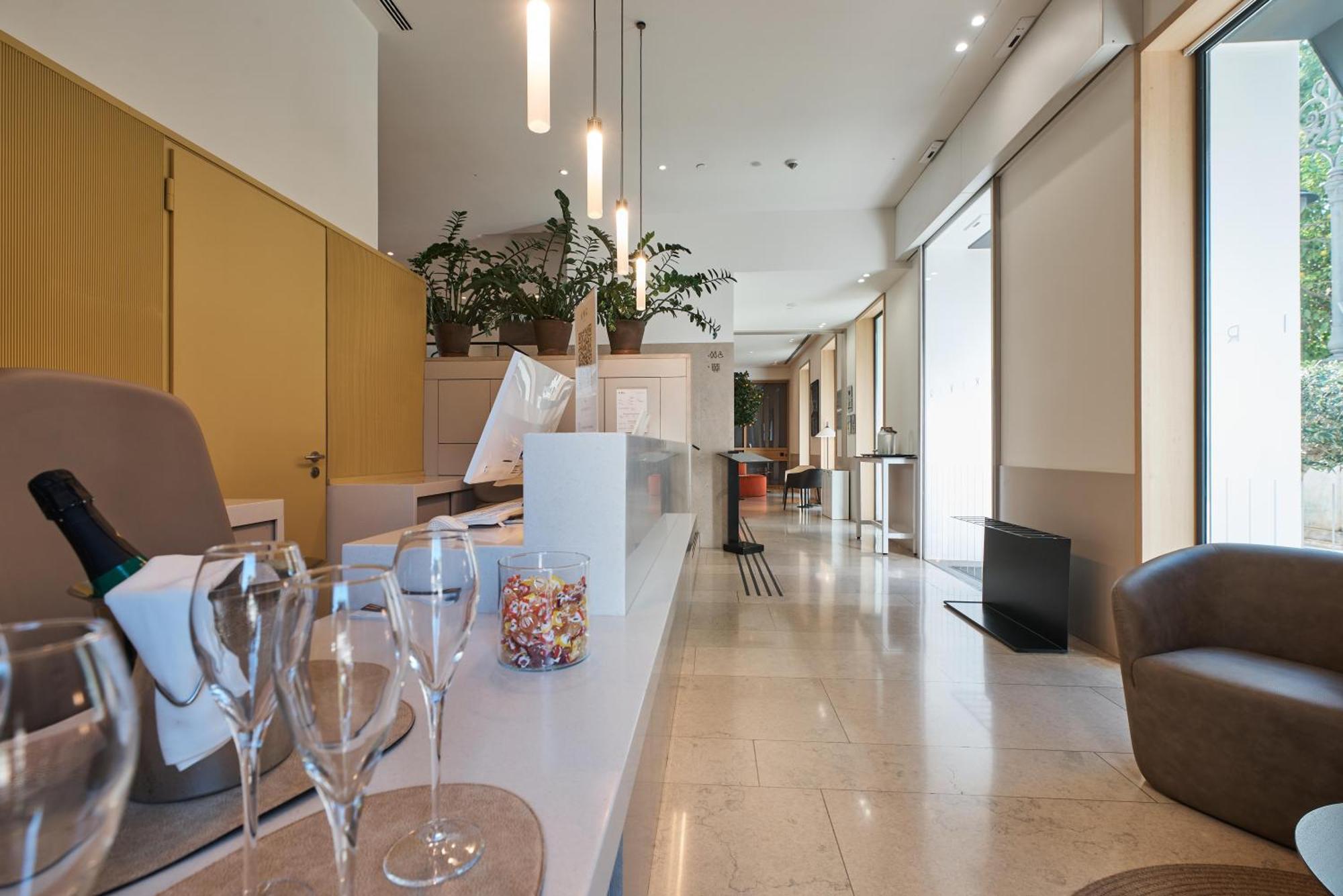 Hotel Kivir Seville Exterior photo
