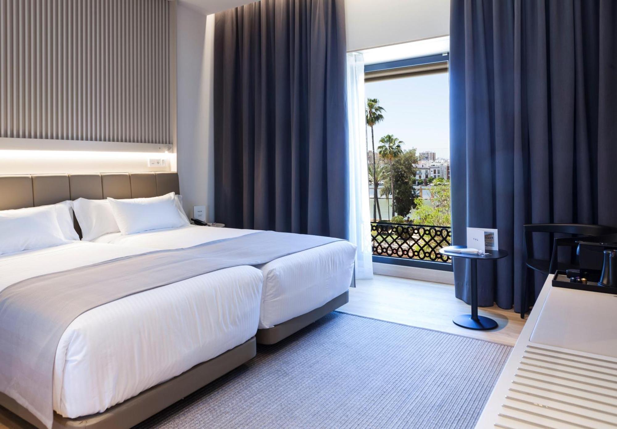 Hotel Kivir Seville Exterior photo